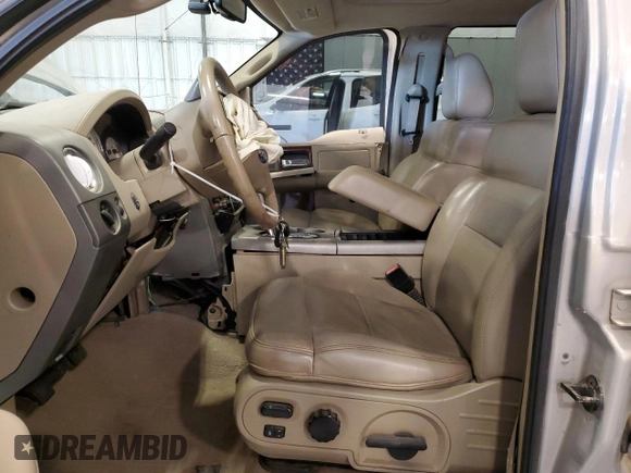 2006 Ford F-150 XLT z VIN 1FTPW14V96KD95687, wystawiony jako Copart lot #61587735 z przebiegiem 185 330 mil mil oraz Szkoda całkowita • Salvage title. Historia ofert i sprzedaży dostępna na DreamBid. Obrazek 7.