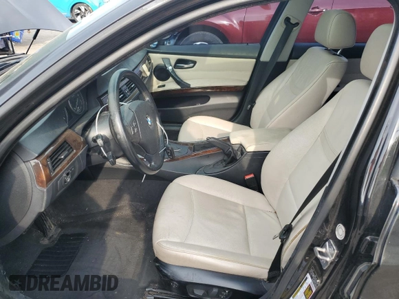 2011 BMW 3 Series 328i xDrive z VIN WBAPK5G58BNN30906, wystawiony jako Copart lot #54120725 z przebiegiem 146 978 mil mil oraz Szkoda całkowita • Salvage title. Historia ofert i sprzedaży dostępna na DreamBid. Obrazek 7.