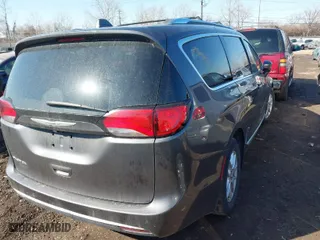 2020 Chrysler Pacifica Touring L with VIN 2C4RC1BG4LR285276, listed as a IAAI auction lot 41775858 with 127,190 mi miles. Bid and sale history available at carsss.com. Image 4.