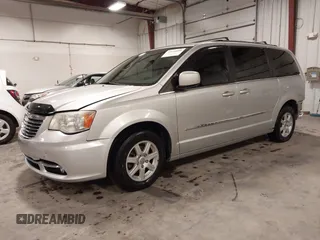 2011 Chrysler Town & Country Touring z VIN 2A4RR5DGXBR723116, wystawiony jako IAAI lot #42156888 z przebiegiem 177 591 mil mil oraz . Historia ofert i sprzedaży dostępna na DreamBid. Obrazek 18.