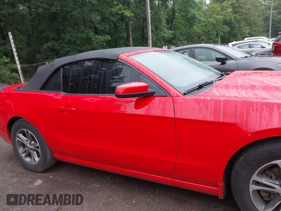 2014 Ford Mustang V6 с VIN 1ZVBP8EMXE5243143, выставлен на аукционе IAAI как лот 42590172 с пробегом 373 579 миль миль и . История ставок и продаж доступна на DreamBid. Изображение 13.