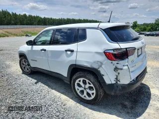 2025 Jeep Compass Sport z VIN 3C4NJDAN5ST505851, wystawiony jako Copart lot #60105775 z przebiegiem 4 062 mil mil oraz Szkoda całkowita • Salvage title. Historia ofert i sprzedaży dostępna na DreamBid. Obrazek 2.