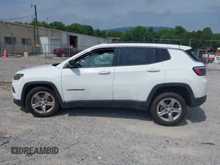 2023 Jeep Compass Latitude с VIN 3C4NJDBN2PT566984, выставлен на аукционе IAAI как лот 42492185 с пробегом 50 245 миль миль и . История ставок и продаж доступна на DreamBid. Изображение 14.
