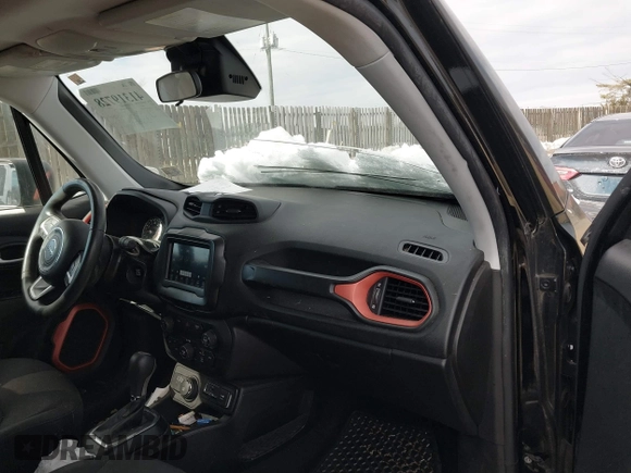 2018 Jeep Renegade Sport with VIN ZACCJBAB4JPH68808, listed as a IAAI auction lot 41319728 with 225,750 mi miles. Bid and sale history available at carsss.com. Image 5.