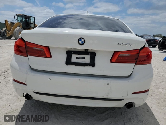 2019 BMW 5 Series 530i z VIN WBAJA5C54KWW26606, wystawiony jako Copart lot #53688285 z przebiegiem 43 454 mil mil oraz Nie do naprawy • Non repairable. Historia ofert i sprzedaży dostępna na DreamBid. Obrazek 6.