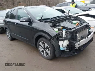 2017 Kia Niro Touring Launch Edition with VIN KNDCC3LC0H5069071, listed as a IAAI auction lot 41673947 with 148,168 mi miles. Bid and sale history available at carsss.com. Image 1.