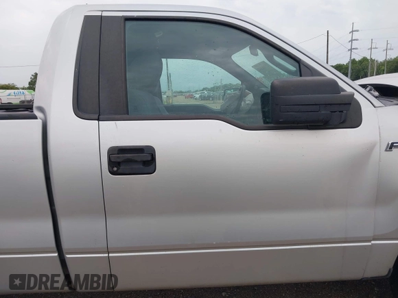 2013 Ford F-150 XL z VIN 1FTMF1CM1DKF27849, wystawiony jako IAAI lot #42308542 z przebiegiem 74 352 mil mil oraz . Historia ofert i sprzedaży dostępna na DreamBid. Obrazek 14.