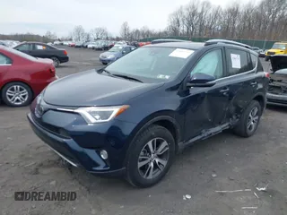 2018 Toyota RAV4 XLE with VIN 2T3RFREV9JW746782, listed as a IAAI auction lot 42065755 with 61,219 mi miles. Bid and sale history available at carsss.com. Image 17.