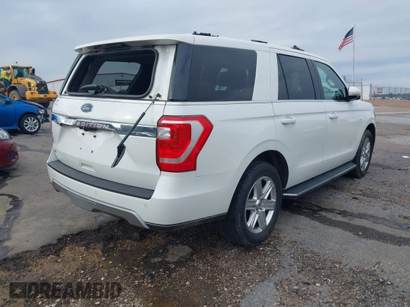 2020 Ford Expedition XLT with VIN 1FMJU1HT5LEA42762, listed as a IAAI auction lot 41278105 with 110,338 mi miles. Bid and sale history available at carsss.com. Image 4.
