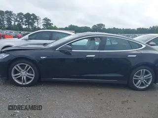2013 Tesla Model S с VIN 5YJSA1DG7DFP26402, выставлен на аукционе IAAI как лот 42195726 с пробегом 100 890 миль миль и . История ставок и продаж доступна на DreamBid. Изображение 14.