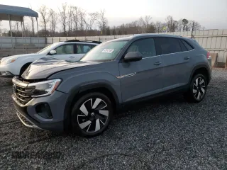 2024 Volkswagen Atlas SE z VIN 1V2WE2CA7RC256058, wystawiony jako Copart lot #48243165 z przebiegiem 2 227 mil mil oraz Szkoda całkowita • Salvage title. Historia ofert i sprzedaży dostępna na DreamBid. Obrazek 1.