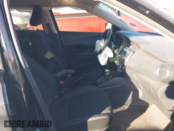 2022 Nissan Kicks S z VIN 3N1CP5BV8NL515288, wystawiony jako IAAI lot #41691806 z przebiegiem 66 626 mil mil oraz . Historia ofert i sprzedaży dostępna na DreamBid. Obrazek 5.