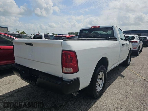 2023 Ram 1500 Tradesman z VIN 3C6JR6DG6PG541121, wystawiony jako IAAI lot #42516901 z przebiegiem 55 607 mil mil oraz . Historia ofert i sprzedaży dostępna na DreamBid. Obrazek 4.
