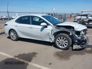 2024 Toyota Camry LE z VIN 4T1C11AK3RU214854, wystawiony jako IAAI lot #42143146 z przebiegiem 50 344 mil mil oraz . Historia ofert i sprzedaży dostępna na DreamBid. Obrazek 14.