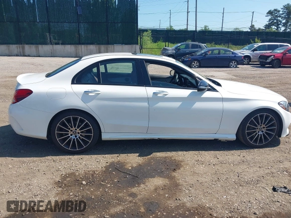 2018 Mercedes-Benz C 300 z VIN 55SWF4JB0JU267401, wystawiony jako IAAI lot #42553523 z przebiegiem 115 218 mil mil oraz . Historia ofert i sprzedaży dostępna na DreamBid. Obrazek 13.