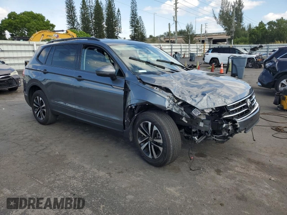 2022 Volkswagen Tiguan S with VIN 3VV1B7AX5NM138710, listed as a Copart auction lot 55900645 with 16,837 mi miles and Salvage title. Bid and sale history available at DreamBid. Image 4.