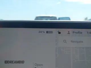 2022 Tesla Model 3 Long Range z VIN 5YJ3E1EB3NF273165, wystawiony jako IAAI lot #42282702 z przebiegiem 41 445 mil mil oraz . Historia ofert i sprzedaży dostępna na DreamBid. Obrazek 17.