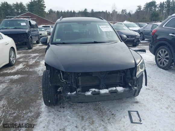 2016 Volkswagen Tiguan R-Line with VIN WVGAV7AX0GW598930, listed as a IAAI auction lot 41525554 with 142,248 mi miles. Bid and sale history available at carsss.com. Image 13.