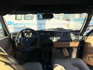1988 Saab 900 z VIN YS3AT76L3J7040435, wystawiony jako Copart lot #60671325 z przebiegiem 44 319 mil mil oraz Czysty tytuł • Clean title. Historia ofert i sprzedaży dostępna na DreamBid. Obrazek 9.