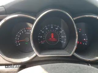 2013 Kia Optima EX z VIN 5XXGN4A77DG138576, wystawiony jako Copart lot #57203965 z przebiegiem 201 406 mil mil oraz Szkoda całkowita • Salvage title. Historia ofert i sprzedaży dostępna na DreamBid. Obrazek 9.