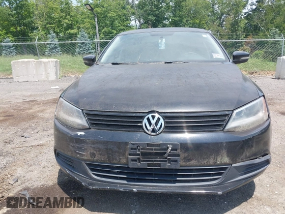 2014 Volkswagen Jetta SE with VIN 3VWD17AJ2EM392821, listed as a IAAI auction lot 42621085 with 102,211 mi miles and . Bid and sale history available at DreamBid. Image 6.