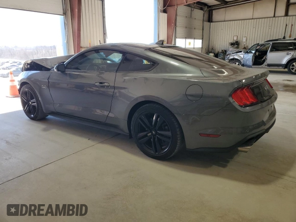 2021 Ford Mustang GT z VIN 1FA6P8CF3M5148372, wystawiony jako Copart lot #50821305 z przebiegiem 56 312 mil mil oraz Szkody całkowita. Historia ofert i sprzedaży dostępna na DreamBid. Obrazek 2.