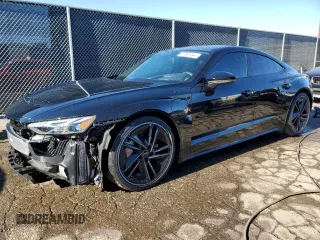2024 Audi RS e-tron GT z VIN WAUBHBFW0R7900701, wystawiony jako Copart lot #77691444 z przebiegiem 3998 mil mil oraz Szkody całkowita. Historia ofert i sprzedaży dostępna na DreamBid. Obrazek 1.