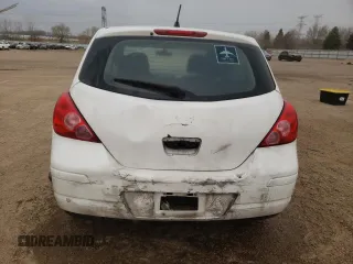 2010 Nissan Versa S z VIN 3N1BC1CP1AL447295, wystawiony jako Copart lot #53544455 z przebiegiem 310 809 mil mil oraz Szkoda całkowita • Salvage title. Historia ofert i sprzedaży dostępna na DreamBid. Obrazek 6.