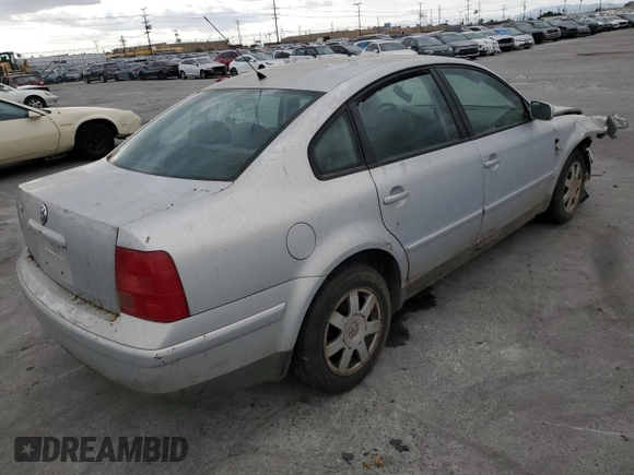 2000 Volkswagen Passat z VIN WVWMA23B3YP228438, wystawiony jako Copart lot #48724625 z przebiegiem 204 670 mil mil oraz Szkoda całkowita • Salvage title. Historia ofert i sprzedaży dostępna na DreamBid. Obrazek 3.