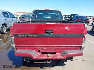 2000 GMC Sonoma SLS with VIN 1GTCS19W5Y8227668, listed as a IAAI auction lot 41834733 with 1 mi miles. Bid and sale history available at carsss.com. Image 17.