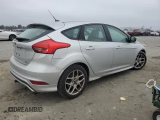 2015 Ford Focus SE with VIN 1FADP3K26FL346080, listed as a Copart auction lot 48928915 with 132,240 mi miles and Salvage Title. Bid and sale history available at carsss.com. Image 3.