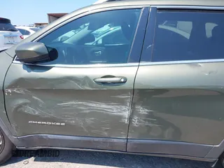 2019 Jeep Cherokee Latitude with VIN 1C4PJLCB9KD109451, listed as a IAAI auction lot 39941419 with 131,236 mi miles. Bid and sale history available at carsss.com. Image 14.