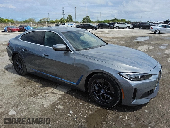 2024 BMW i4 eDrive40 z VIN WBY73AW0XRFS98892, wystawiony jako Copart lot #56057495 z przebiegiem 24 943 mil mil oraz Tytuł czysty. Historia ofert i sprzedaży dostępna na DreamBid. Obrazek 4.