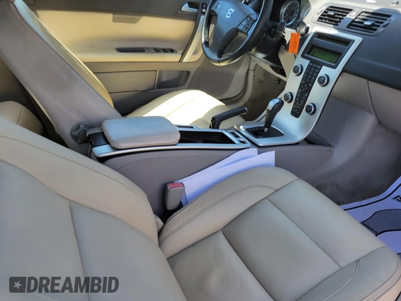 2013 Volvo C70 T5 z VIN YV1672MCODJ138119, wystawiony jako IAAI lot #42032175 z przebiegiem 75 588 mil mil oraz . Historia ofert i sprzedaży dostępna na DreamBid. Obrazek 5.