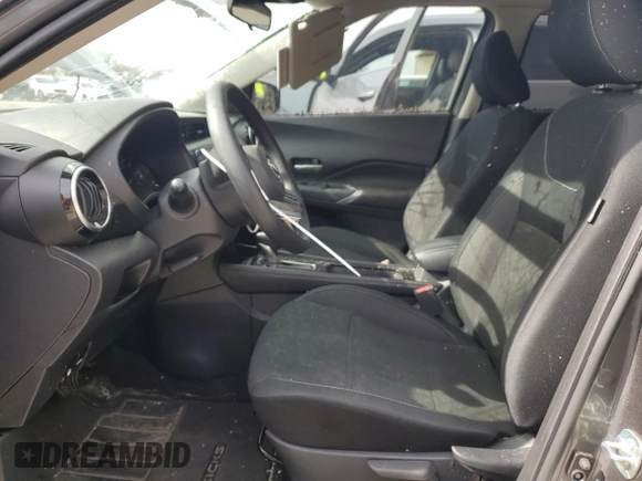 2024 Nissan Kicks SV z VIN 3N1CP5CV2RL486939, wystawiony jako Copart lot #50203245 z przebiegiem 23 608 mil mil oraz Nie do naprawy • Non repairable. Historia ofert i sprzedaży dostępna na DreamBid. Obrazek 7.