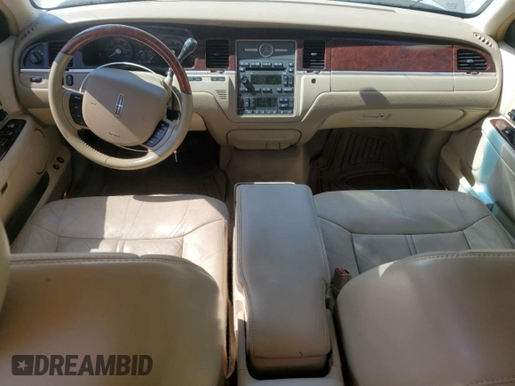 2007 Lincoln Town Car Signature Limited z VIN 1LNHM82V77Y617160, wystawiony jako Copart lot #52975225 z przebiegiem 275 067 mil mil oraz Szkoda całkowita • Salvage title. Historia ofert i sprzedaży dostępna na DreamBid. Obrazek 8.