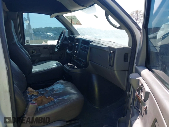 2005 Chevrolet Express Cargo Van with VIN 1GCGG29VX51196213, listed as a IAAI auction lot 41897062 with 417,674 mi miles. Bid and sale history available at carsss.com. Image 5.