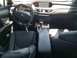 2019 Lexus UX 200 z VIN JTHY3JBH7K2016799, wystawiony jako Copart lot #55071085 z przebiegiem 67 189 mil mil oraz Szkoda całkowita • Salvage title. Historia ofert i sprzedaży dostępna na DreamBid. Obrazek 8.