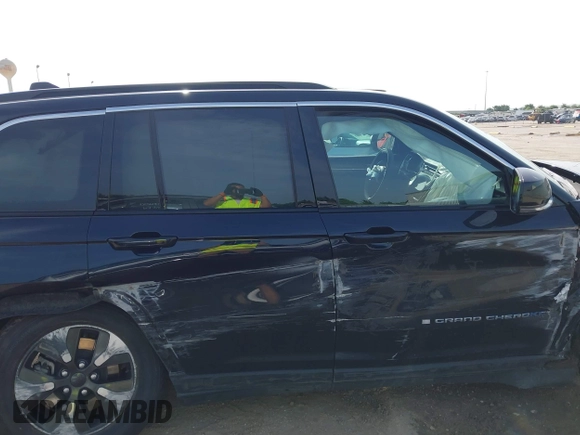 2024 Jeep Grand Cherokee with VIN 1C4RJYB63R8541756, listed as a IAAI auction lot 42639371 with 29,082 mi miles and . Bid and sale history available at DreamBid. Image 14.