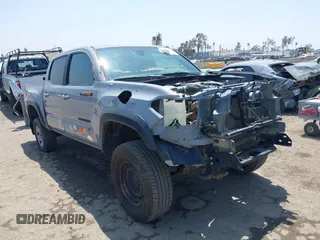 2019 Toyota Tacoma SR z VIN 3TMCZ5AN0KM191669, wystawiony jako IAAI lot #42139686 z przebiegiem 100 684 mil mil oraz . Historia ofert i sprzedaży dostępna na DreamBid. Obrazek 1.