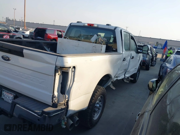 2022 Ford F-250 XL z VIN 1FT7W2BT5NEC17344, wystawiony jako IAAI lot #41150860 z przebiegiem 76 879 mil mil oraz . Historia ofert i sprzedaży dostępna na DreamBid. Obrazek 4.