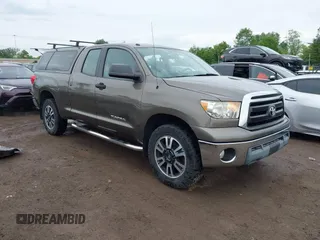 2011 Toyota Tundra z VIN 5TFUM5F16BX026387, wystawiony jako IAAI lot #42240745 z przebiegiem 131 741 mil mil oraz . Historia ofert i sprzedaży dostępna na DreamBid. Obrazek 1.
