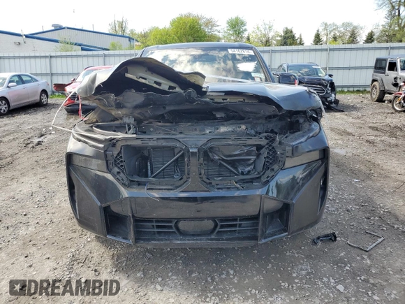 2024 BMW XM Label Red z VIN 5YM33CS05R9U30609, wystawiony jako Copart lot #54162814 z przebiegiem Nie podano mil oraz Szkody całkowita. Historia ofert i sprzedaży dostępna na DreamBid. Obrazek 5.