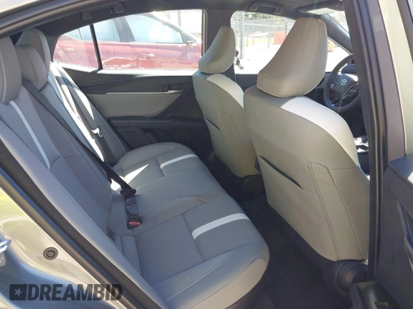 2025 Toyota Camry LE z VIN 4T1DAACK2SU566377, wystawiony jako IAAI lot #41818582 z przebiegiem 1 950 mil mil oraz . Historia ofert i sprzedaży dostępna na DreamBid. Obrazek 8.
