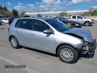 2013 Volkswagen Golf w/Conv & Sunroof z VIN WVWDB7AJXDW129829, wystawiony jako IAAI lot #41955844 z przebiegiem 34 407 mil mil oraz . Historia ofert i sprzedaży dostępna na DreamBid. Obrazek 1.