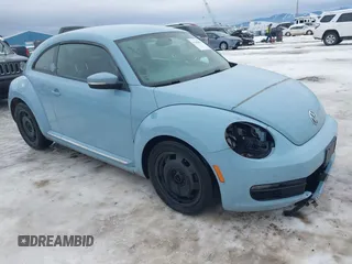 2012 Volkswagen Beetle 2.5L PZEV with VIN 3VWJP7AT7CM605780, listed as a IAAI auction lot 41142616 with 177,768 mi miles. Bid and sale history available at carsss.com. Image 1.