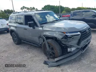2024 Lexus GX 550 Premium z VIN JTJTBCDX1R5009240, wystawiony jako IAAI lot #42125896 z przebiegiem 5 483 mil mil oraz . Historia ofert i sprzedaży dostępna na DreamBid. Obrazek 1.