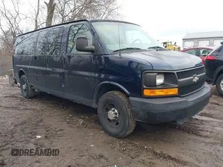 2008 Chevrolet Express Passenger z VIN 1GAHG39K681190793, wystawiony jako IAAI lot #41138205 z przebiegiem 194 796 mil mil oraz . Historia ofert i sprzedaży dostępna na DreamBid. Obrazek 1.