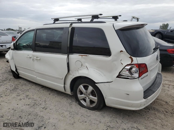 2011 Volkswagen Routan SE with VIN 2V4RW3DG5BR766741, listed as a Copart auction lot 80923713 with 169,703 mi miles and Salvage Title. Bid and sale history available at carsss.com. Image 2.