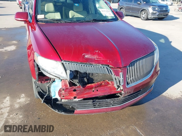 2014 Lincoln MKT EcoBoost z VIN 2LMHJ5AT1EBL50796, wystawiony jako IAAI lot #41371551 z przebiegiem 163 932 mil mil oraz . Historia ofert i sprzedaży dostępna na DreamBid. Obrazek 6.